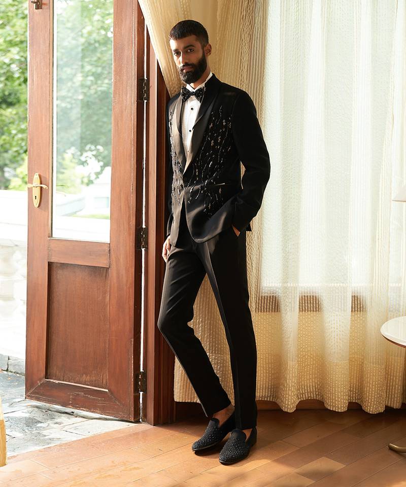 Deisgn Tuxedos De Mariage 2 Pièces Châle Revers Un Bouton Poches Appliques Spéciales Personnaliser Manteau Pantalon Mode Formel Bal Occasions Sur Mesure Exquis