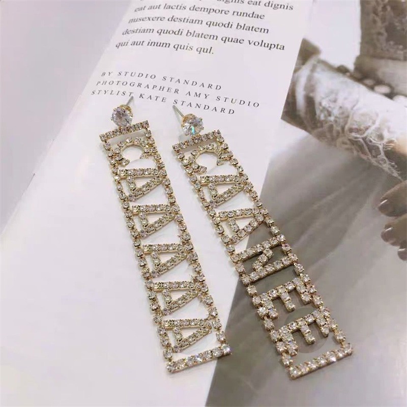 LuxurysデザイナーJewlery Womens Earrings Designer for Women for Women Brand Earringフォーマルな女性ダイヤモンドペンダントスタッドJewlery Hoop Ear Rings Wed 231Q