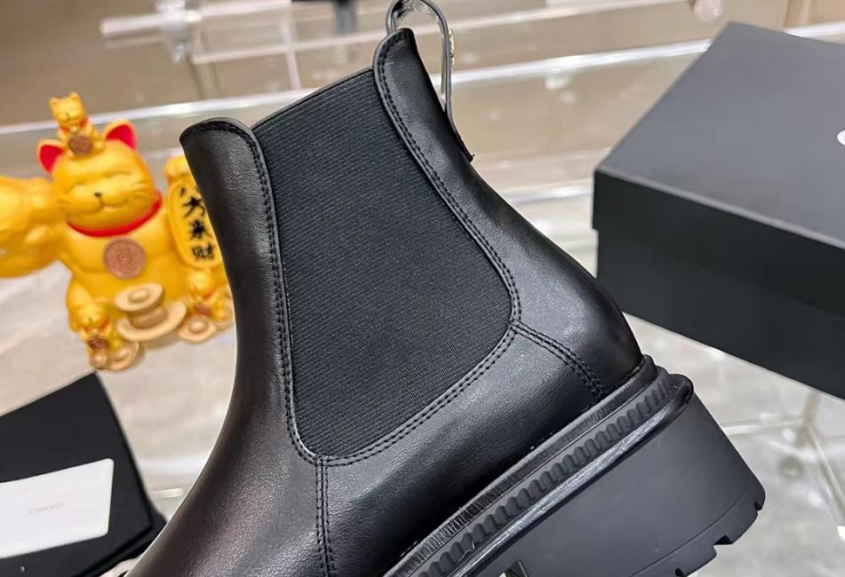 Tobillo de cuero liso Botas Chelsea Plataforma Botas cortas suaves de las botas gruesas Botas de diseñador Botas de diseñador Talones gruesos Zapatos de mujer de alta calidad Zapatos de fábrica Top Factor