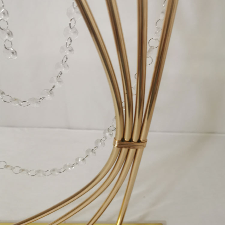 Hochzeitsdekor-Kronleuchterständerhalter, hoher goldener Blumenvasenständer aus Metall, Hochzeitsmittelstücke mit Kristallperlen