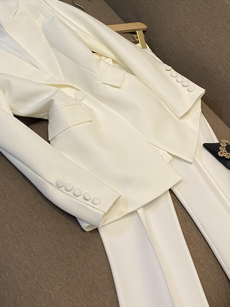 Осень 2024 Белый/черный однотонный комплект из двух предметов с брюками Однобортный пиджак с длинными рукавами и зубчатыми лацканами Блейзеры Брюки-клеш Рабочие брюки Костюмы Набор 2 O3G302262