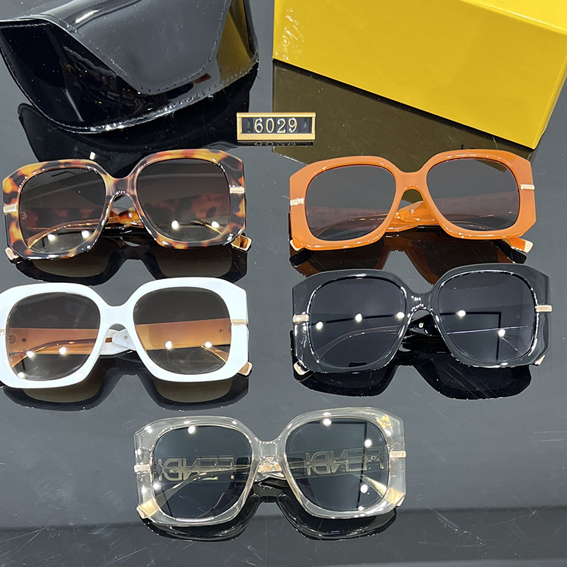 Luxuriöse Top-Designer-Sonnenbrille mit Buchstaben-Bein-Sonnenbrille für Damen, polarisierte Trend-UV-beständige Sonnenbrille, lässige, vielseitige Brille mit Geschenkbox