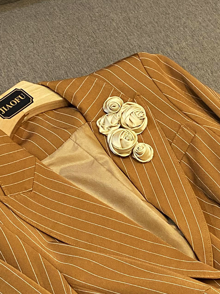 2023 Autumn Brown Striped 3D Flowers Two Piece Pants Sets Long Sleeve Notched-Lapel Single-Breasted Blazers Top Long Pants Suits Set Two Piece Suits O3G300109