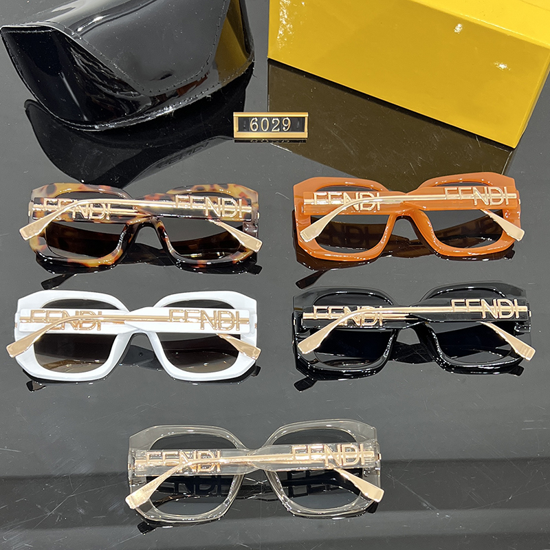 Diseñadores de lujo Gafas de sol Gafas de sol con letras para mujer Tendencia polarizada Gafas de sol resistentes a los rayos UV Gafas versátiles informales con caja de regalo