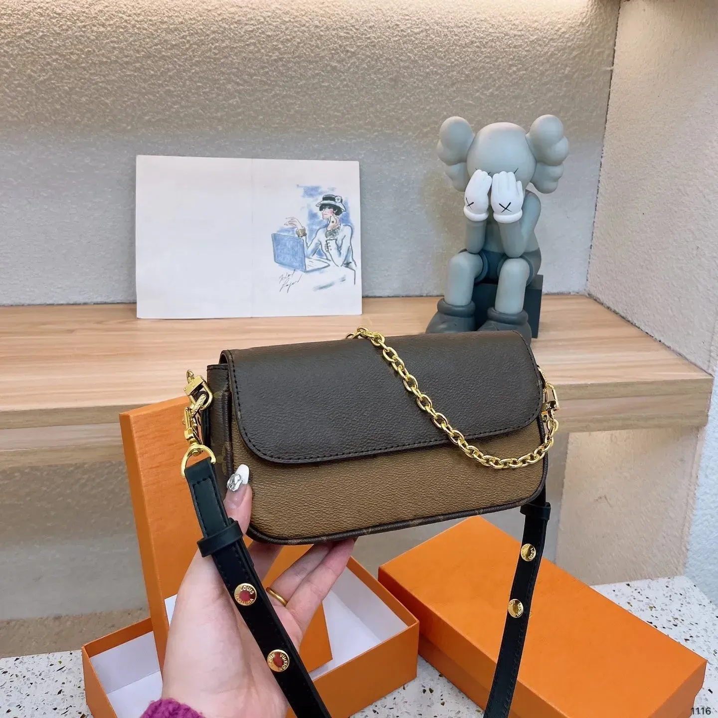 PORTAFOGLIO SU CATENA IVY Borse da donna Borse firmate Borsa a tracolla Mini borsette Pochette Accessori Portafoglio a tracolla Portafogli da donna Portacarte