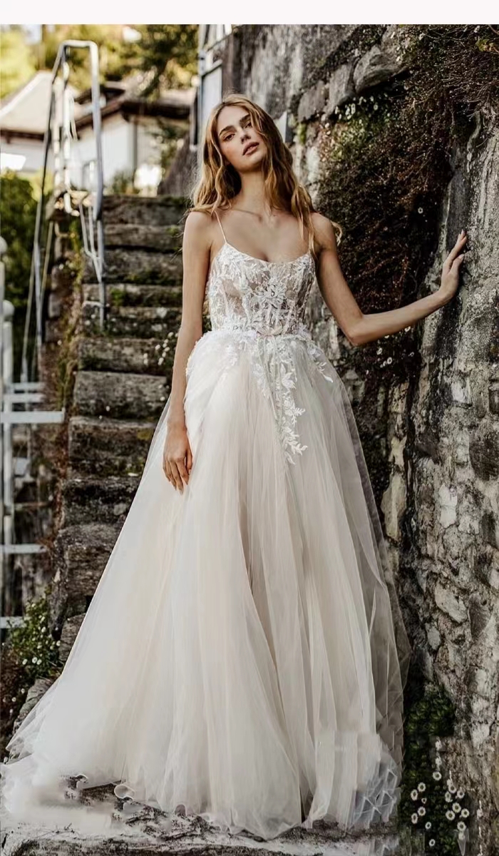 Abiti da sposa a trapezio con perline fatti a mano Cinturino in pizzo girocollo francese lusso leggero Sim HS5040