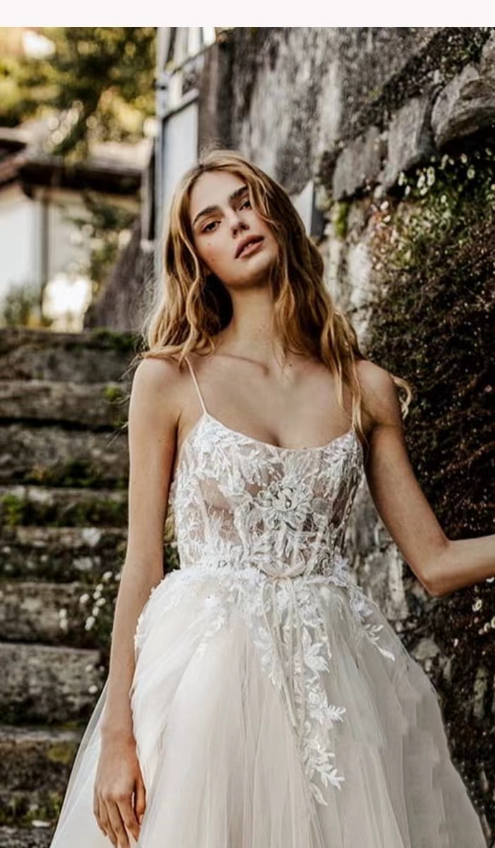 Abiti da sposa a trapezio con perline fatti a mano Cinturino in pizzo girocollo francese lusso leggero Sim HS5040