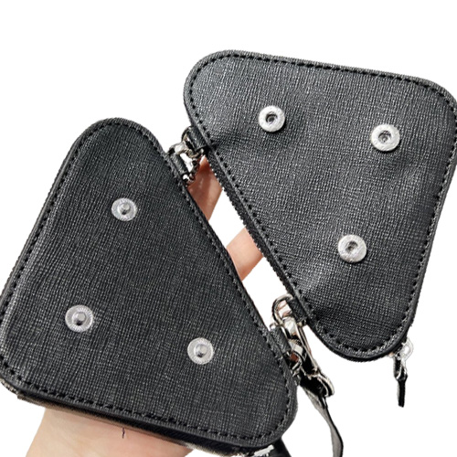 Saffiano Leather Mini Pouch Bags Designer Crossbody Triangle Silhouette Zipper Stängning CTCH Purse Handbag Nylon Foder Axel Bag1829719