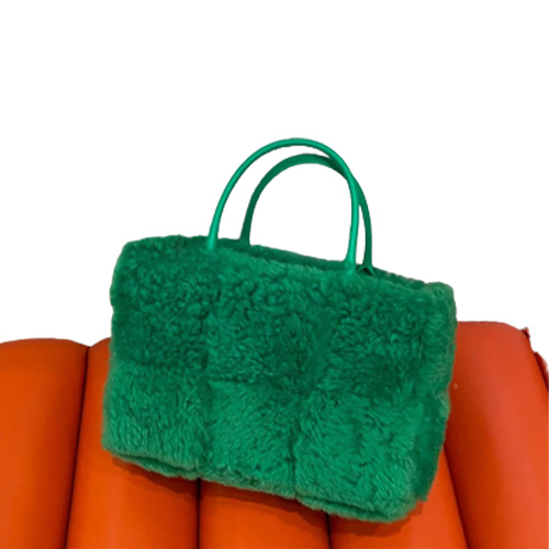 Functional Amazing Plush Handbag Arco Tote with Detachable Interior Zipped Pocket Bag Winter New Woven Fur Big Capacity Shopping B4516558