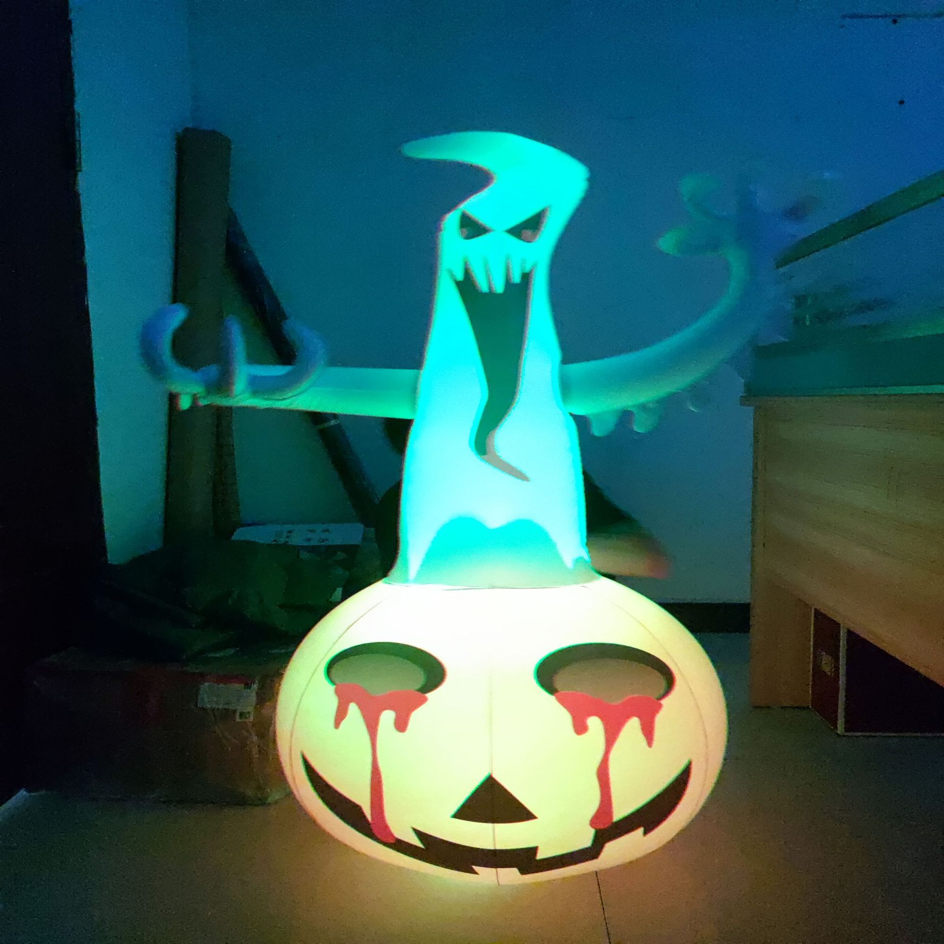 Citrouille gonflable fantôme pour Halloween, décoration d'horreur en larmes, portant des lumières LED colorées, nouvelle collection