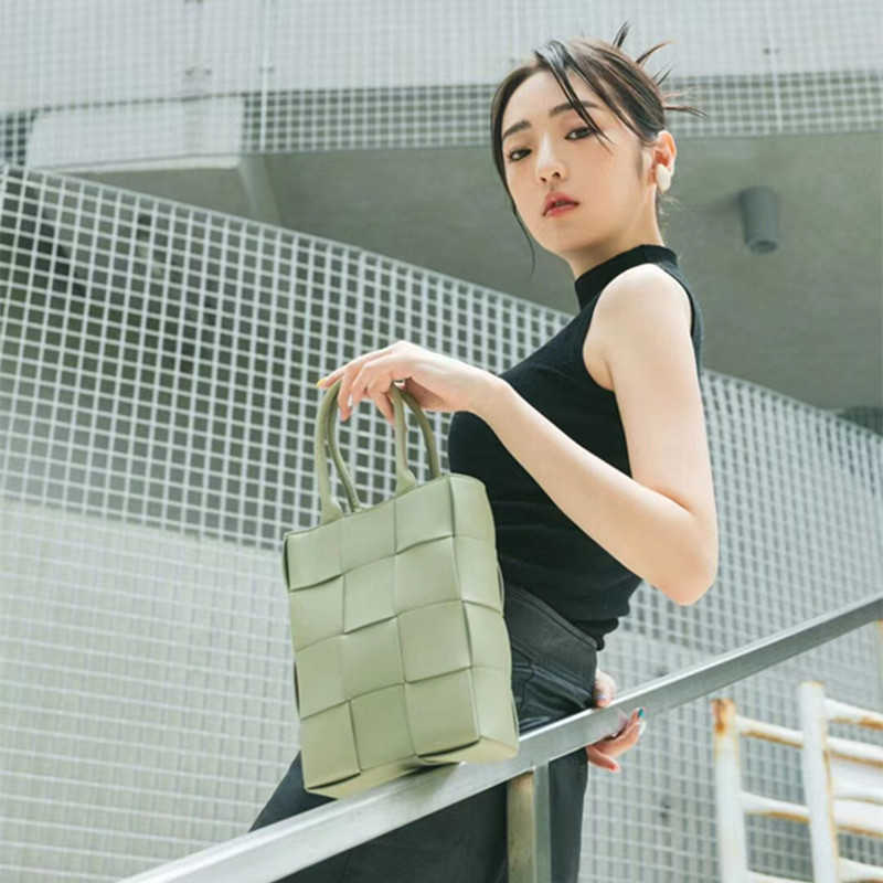 Luxury Bag Bottga Vene Cowhide Knitted Tote Bag Women's Bag Mini Vertical Square Casual One Shoulder Diagonal Straddle Bag Handbag X