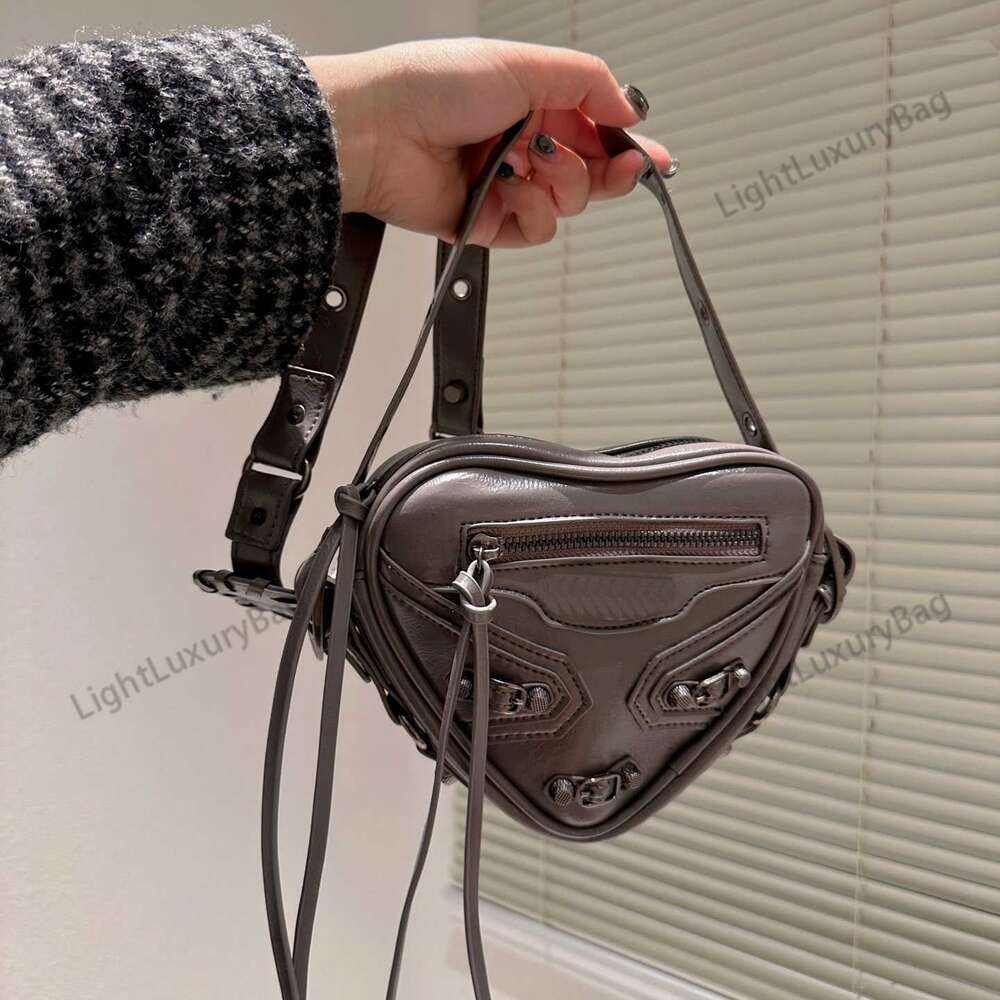 Gros coeur-sac nouveau sac de créateur femme sacs à main de luxe amour moto sac bandoulière sac à main femme mode classique couleur unie sacs à main tout en stock 230420