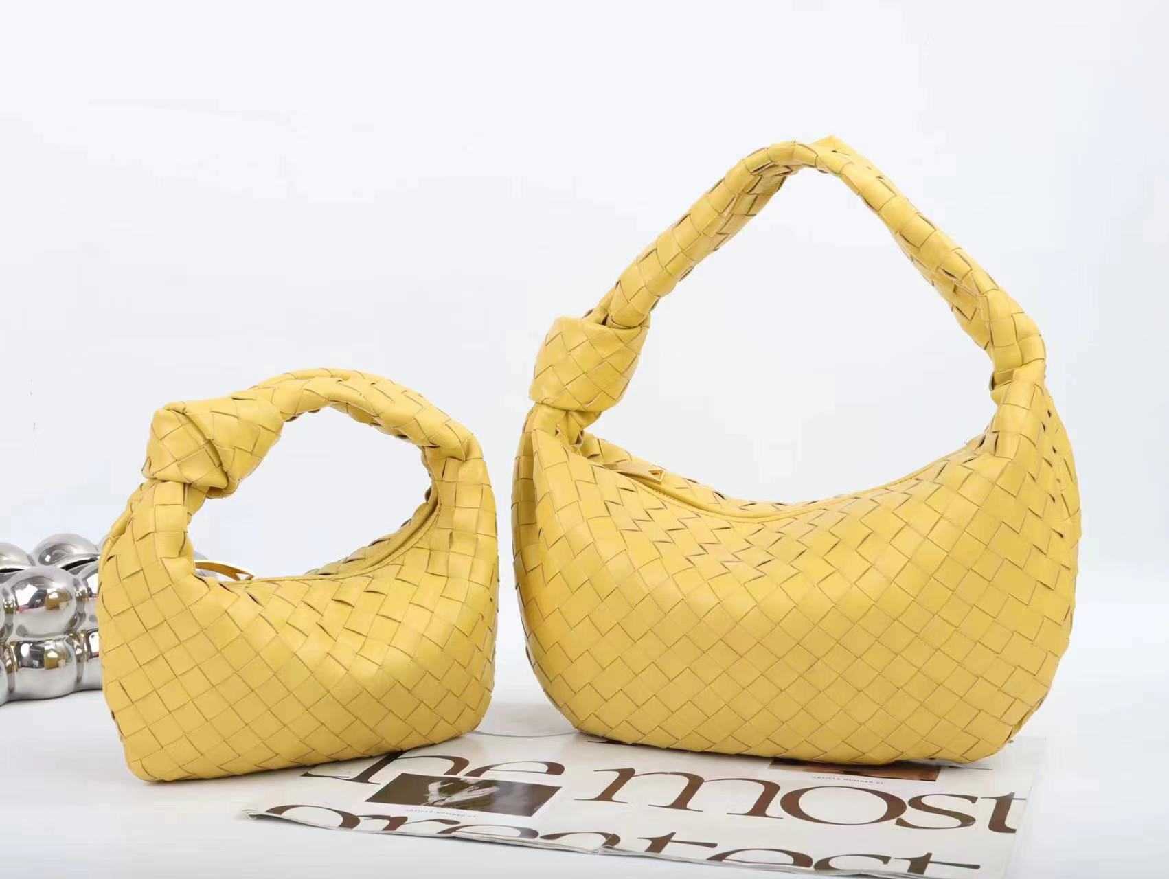 Designer Luxury New Handbags Botteg Vene Baodishjia's same type of sheepskin woven cloud bag large bag casual knotted handbag bag tide XR5GM