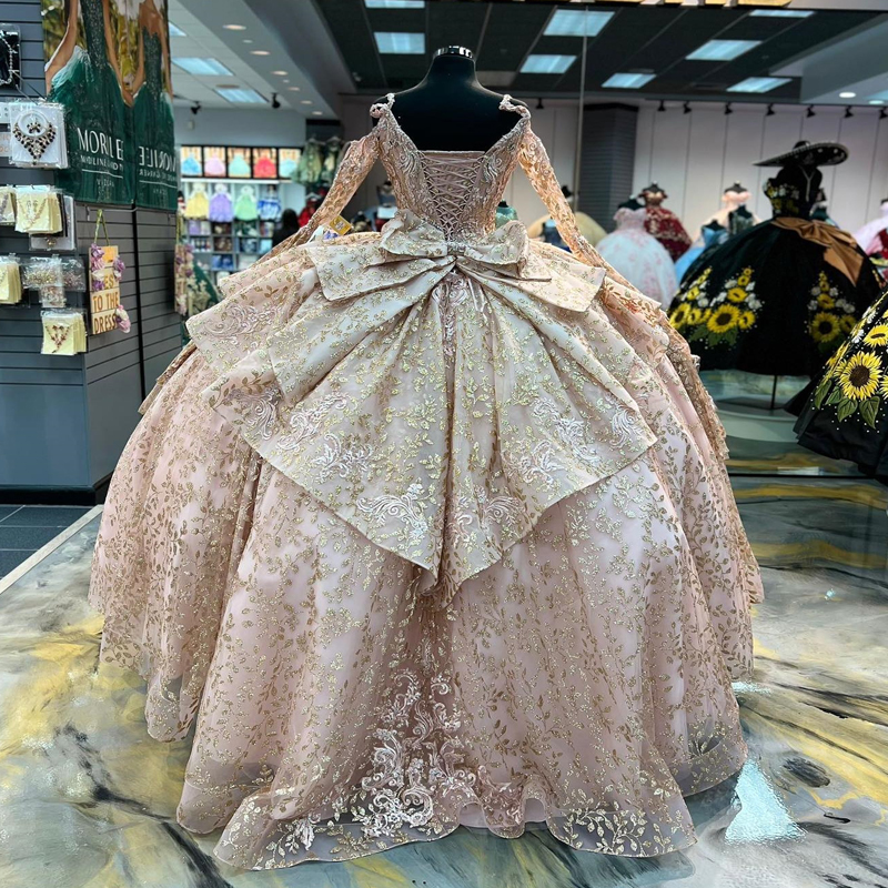 Rosa glänzendes Ballkleid mit V-Ausschnitt und Perlen, Quinceanera-Kleider, Goldapplikationen, Perlen, süßes 16-Kleid, Festzugskleider, Vestidos de 15 Jahre