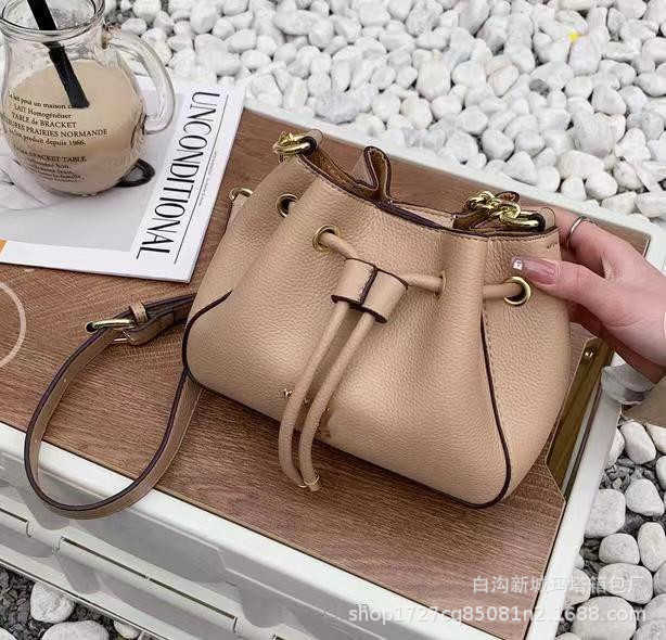 2023 New Drawstring Bucket on Net and Popular in the Small Market High Quality Chain One Shoulder Women's Bag Clearance 85% Off