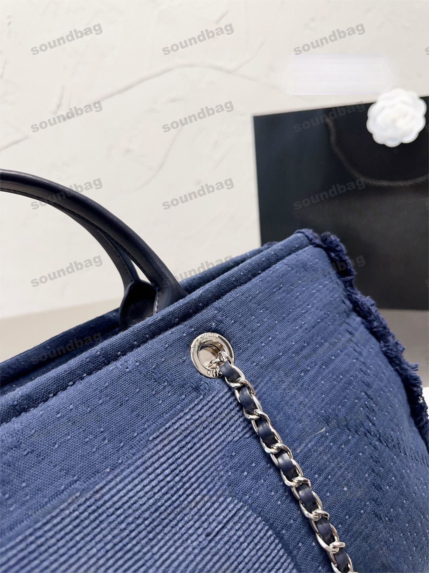 2023 Luxurious Vacation-Ready Denim Bag: Chain-Strap & Fringe Detailing, High-End Feel in Original Blue Fabric, Perfect as Travel or Business Bag