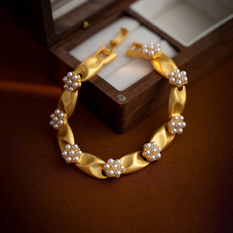 2023 Bracelet de perles de style palais vintage français Marque de luxe abordable Femmes Bracelet médiéval en or Charme Femme Bracelet de haute qualité Bijoux de fête de mariage