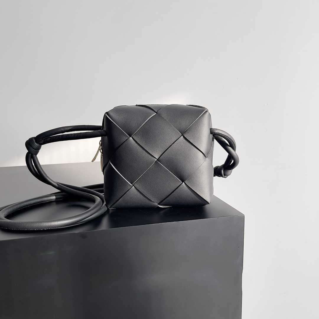 Женская дизайнерская роскошная сумка Bvs 2023, горячая распродажа Botega Veneto, новая мода через плечо, мини-черный ромбовидный плетеный фотоаппарат, коробка для женщин X