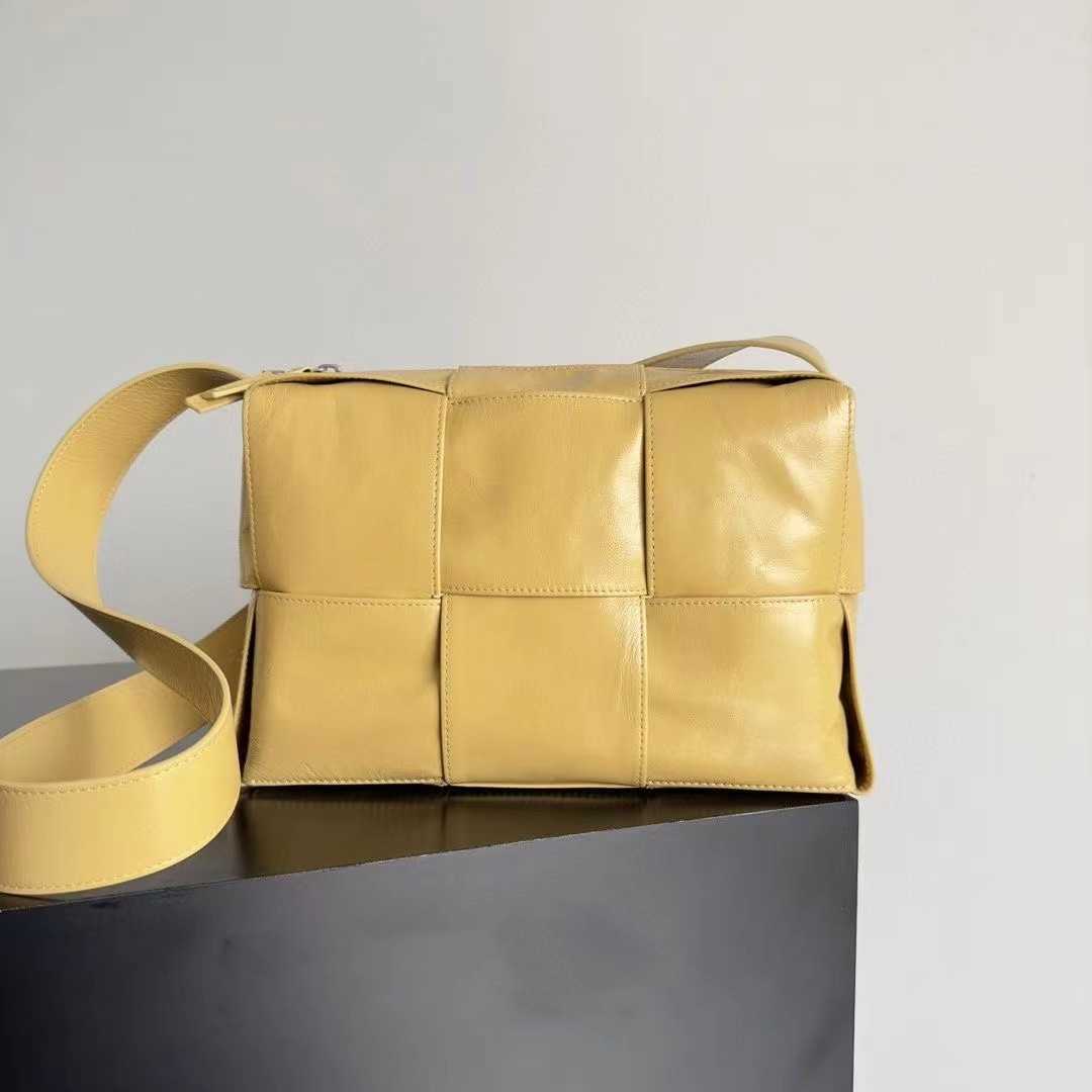 Designer Tote Bag Abottegas BVneta Mini Jodie Candy Vd Oil Wax Leather Woven Men's Arco Camera Women's Bag One Shoulder Crossbody Small Square Bag