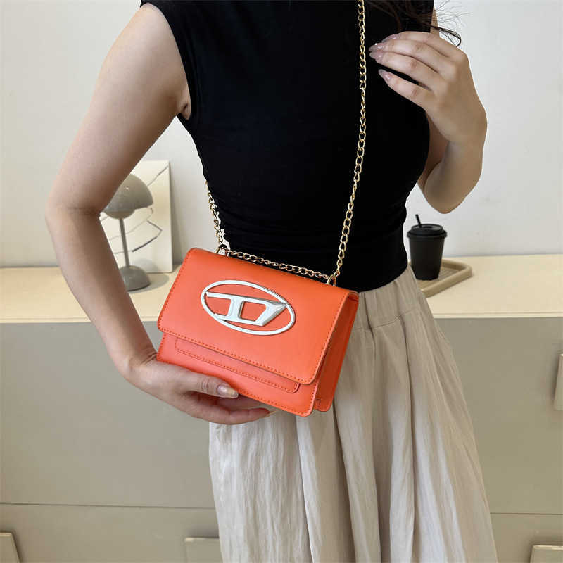 Internet Celebrity Popular New Classic Decorative Flip Small Square 2023 Summer Texture Chain Single Shoulder Crossbody BAG Billiga uttag 50% rabatt