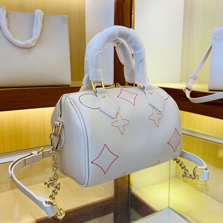 Luxurys bolsas a sacola designer tote couro completo em relevo bordado travesseiro saco de compras multifuncional sacola commuter mom bag com carteira conjunto