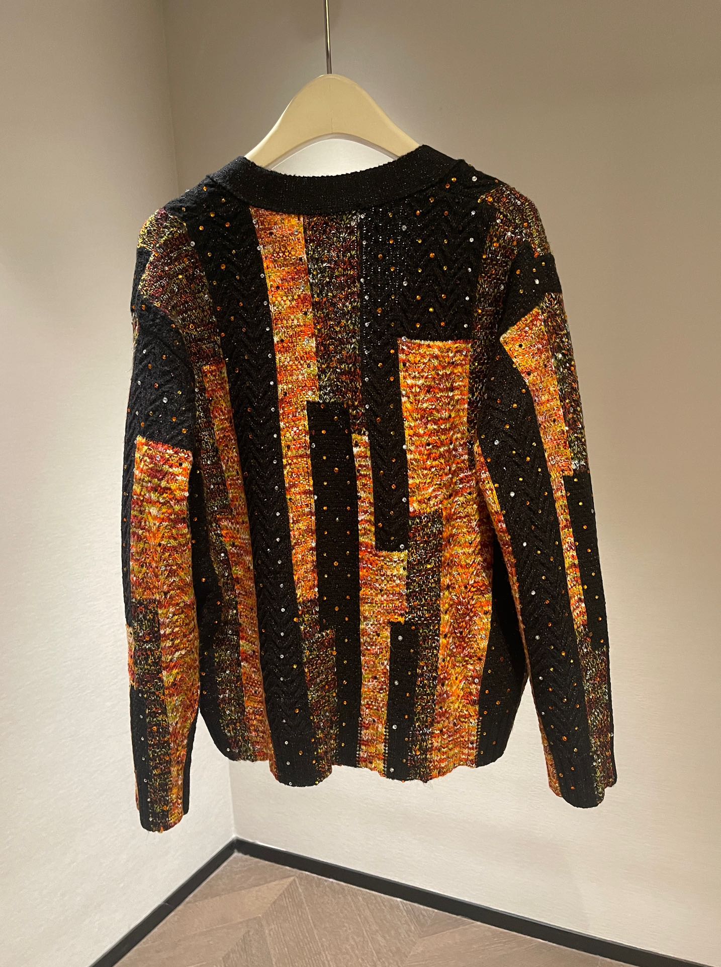 2023 Новые европейские женские и мужские дизайнерские свитера в стиле ретро, классическая роскошная толстовка для мужчин, вышивка букв, круглый вырез, удобный высококачественный джемпер Y1