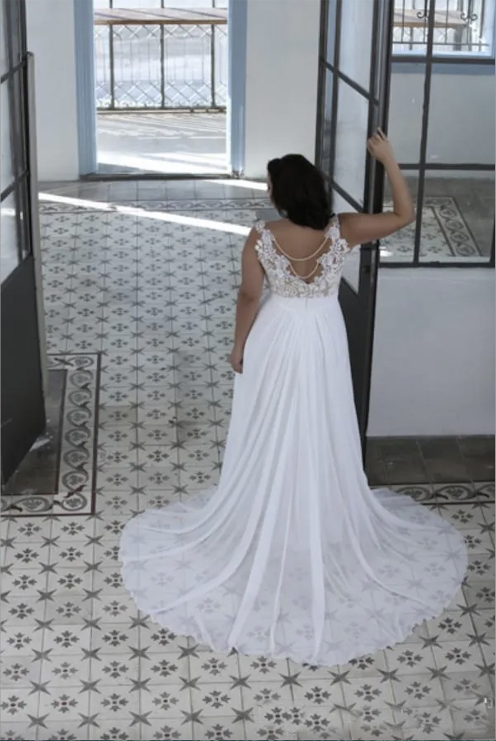 Abiti da sposa da spiaggia taglie forti Una linea trasparente Bateau Neck Sweetheart Top in pizzo Abiti da sposa Bianco nudo economici Abiti da sposa di alta qualità 2023