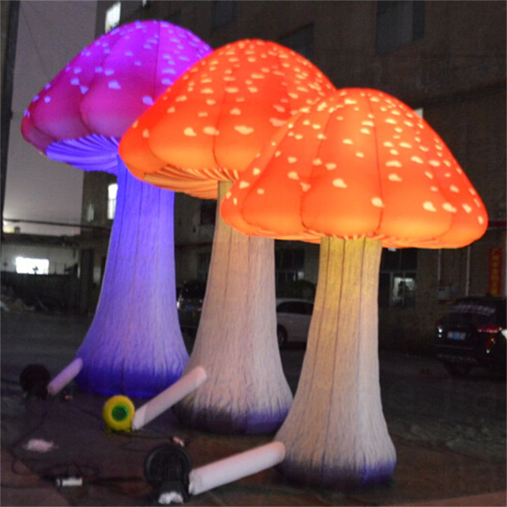 Modèle de plante de jeux de plein air gonflable, impression de champignons colorés, décor oxford avec éclairage Led pour la décoration d'événements