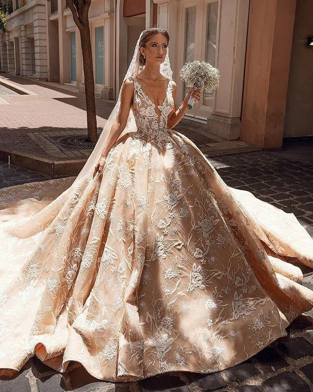 Champagne Wedding Dress 2023 Modest Ball Gown Dresses V Neck 3D Lace Appliques Ruched Bridal Gowns Plus Size Cathedral Train Royal Luxury