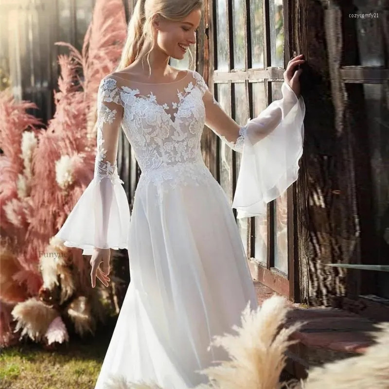 Robe de mariée de plage magnifique blanc 2023 arrivée sexy dos nu manches longues évasées a-ligne robe de mariée en tulle col rond robes de fiesta