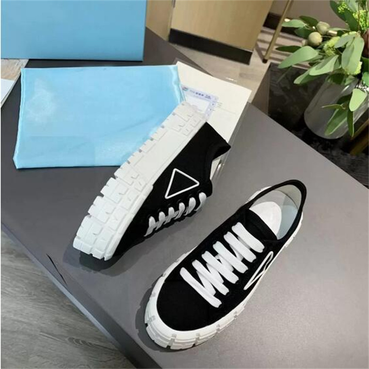 Designer Women Nylon Casual Shoes Luxury Gabardine Classic Canvas Sneakers Brand Wheel Lady Stylist Trainers Fashion Platform Solid Höjd