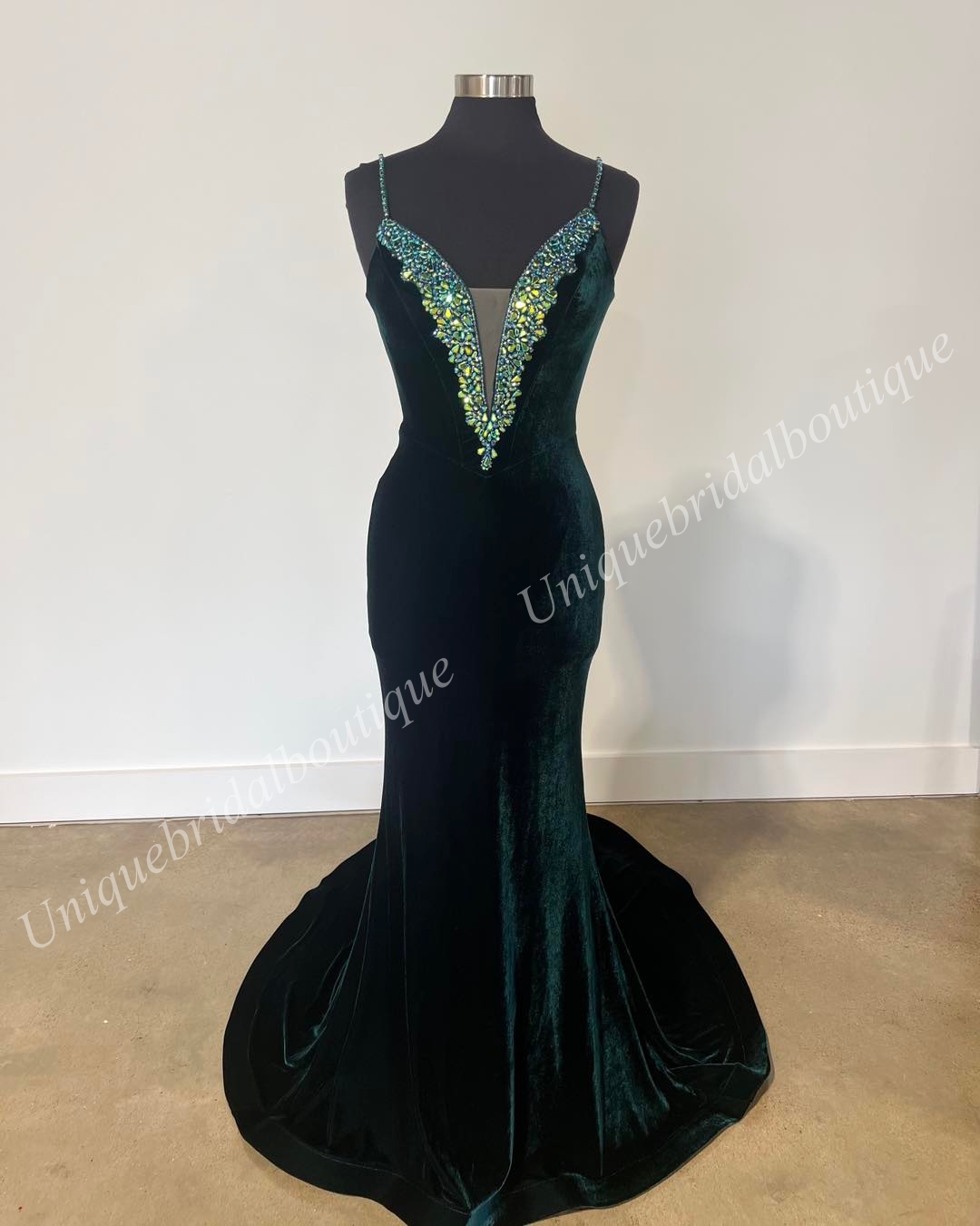 Robe de soirée en velours extensible 2024 longue col en V profond cristaux Pageant bal anniversaire robe de cocktail formelle pour dame Arabie Saoudite flamant émeraude personnalisé