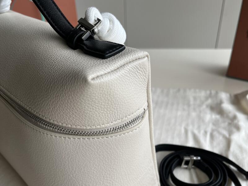 5A Sacs cosmétiques LP LoroPiana Pochette de poche supplémentaire L27 Sacs à main en cuir de veau Remise Sac à main de luxe pour femme avec sac à poussière Fendave