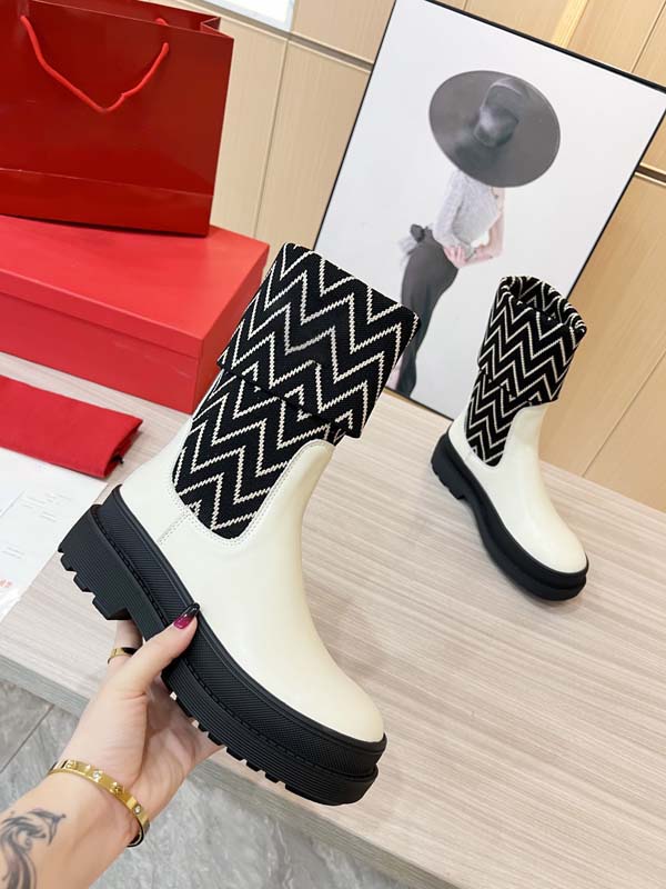 Boots Designer Womens Martin Boots New Wave Pattern Knitted Panel Round Toe Thick Sole Add Classic High Quality Mid length Boots