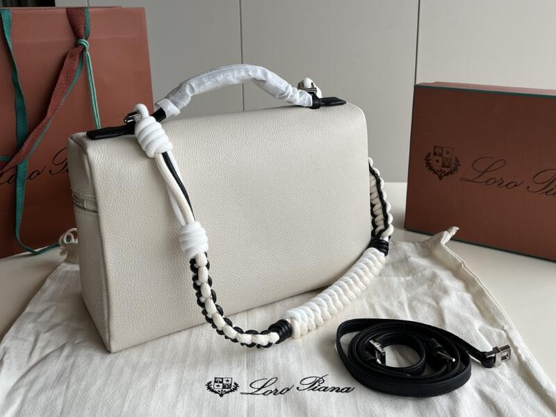 5A أكياس مستحضرات التجميل LP Loropiana Pocke Pocket Pouch L27 Calfskin Leather Handbags Discount Luxury Preseer for Women with Dust Bage Fendave