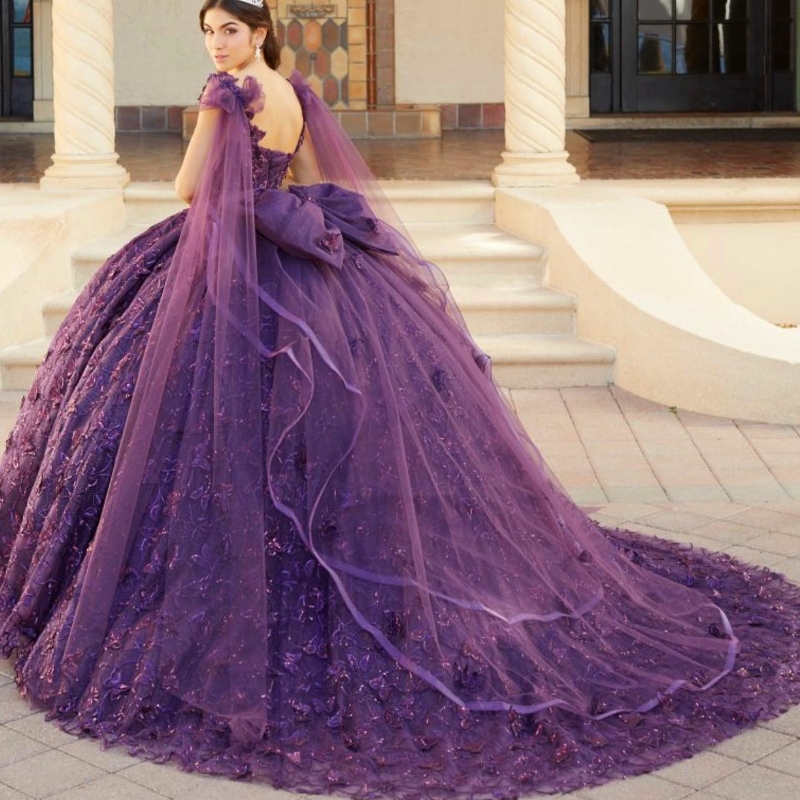 Purple Shiny Princess Quinceanera klänningar med Cape Off Shoulder Floral Butterfly Corset Sweet 15 Gown Vestido Debutante
