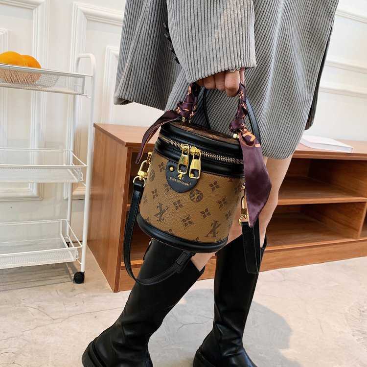 Sacs populaires à vendre cylindre femmes 2023 nouvelle mode écharpe portable cylindrique simple épaule vintage riz petit