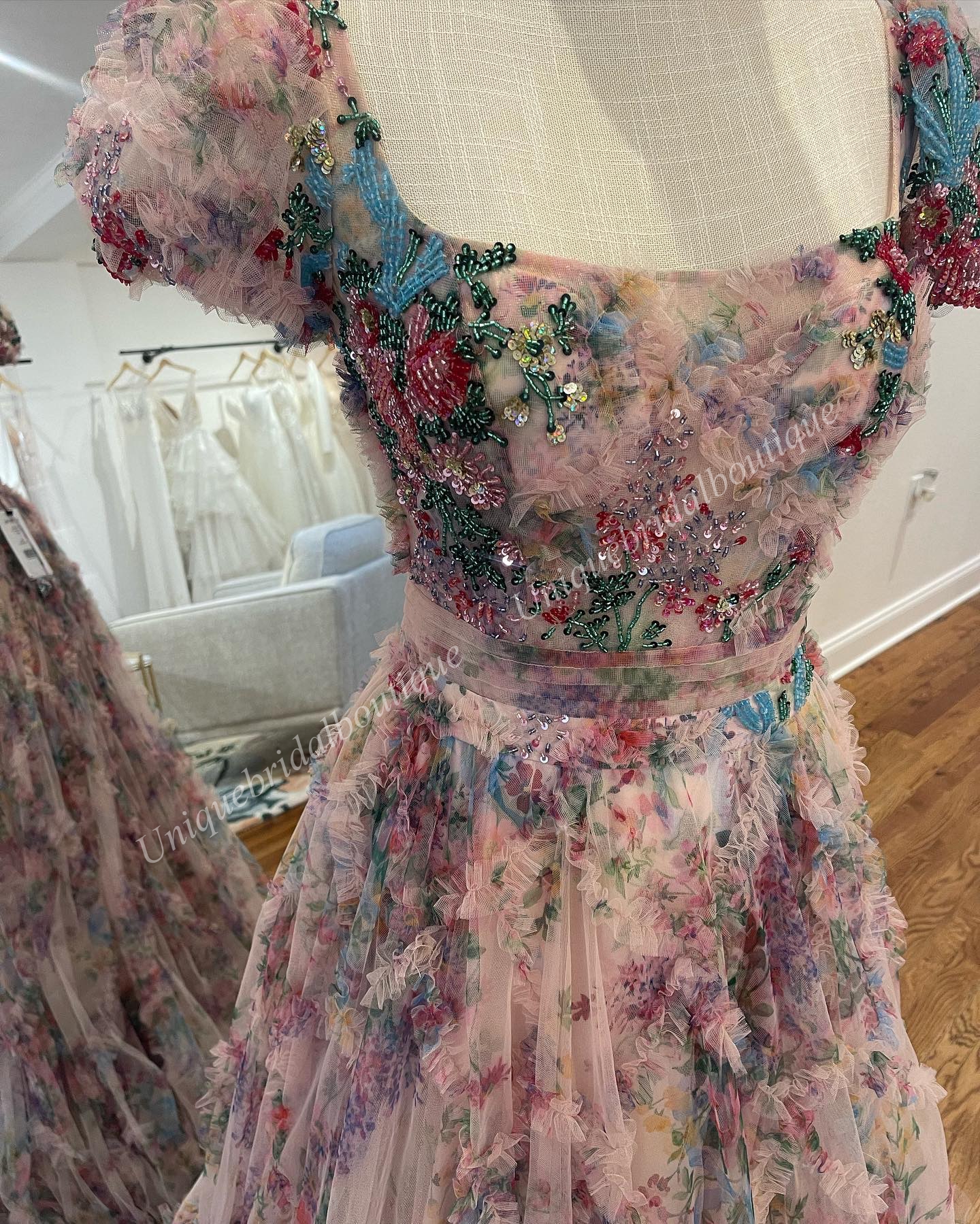 Robe de bal florale en tulle imprimé 2k24, manches courtes, corsage orné de perles, ligne A, concours de beauté, soirée formelle, événement, piste, cravate noire, gala, coing, ivoire, bleu clair