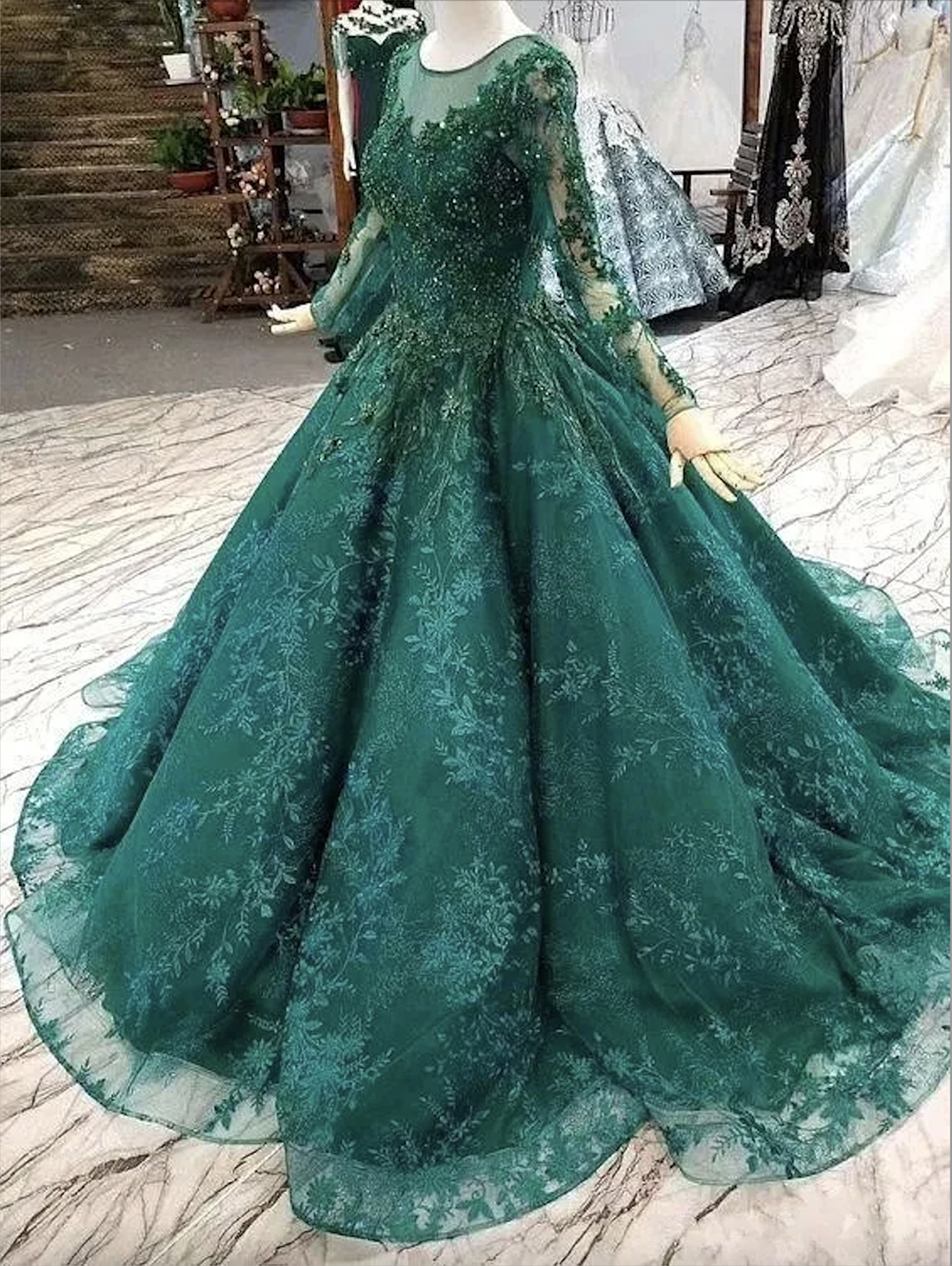 2023 Emerald Green Ball Gown Quinceanera Dresses with Long Sleeves Beads Full Lace Evening Party Gowns Custom Made