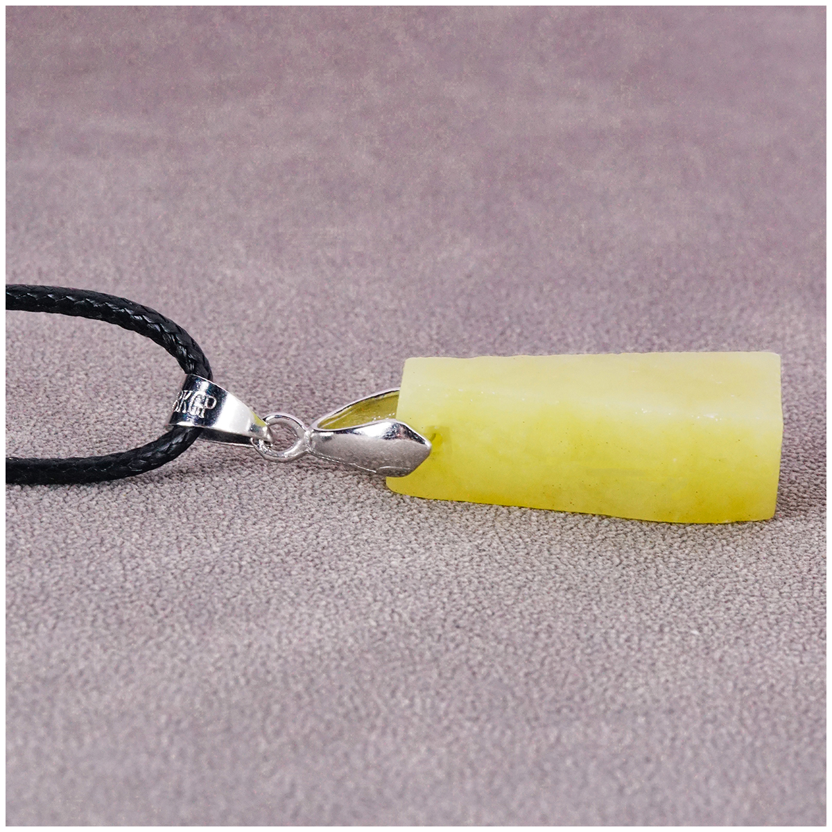 Yellow Glazed Jade Gem Irregular Serpentine Necklace Pendant Designer Necklaces Iced Out Pendants Necklace Minimalist Necklaces Jewelry Jewellery Jewels Gems