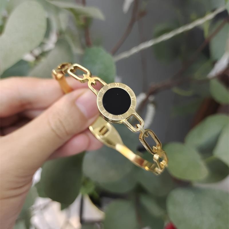 18K Altın Moda Charm Bangle Titanyum Çelik Bileklik Açık Kolfik Aşk Çift Bileklik Gümüş Karışım Stilleri Kristal Çiçekler Dört Yaprak Yuvaları Takı Toptanesleri