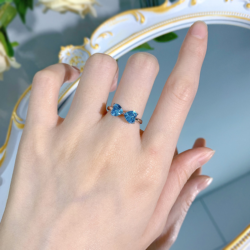 Hochwertiger Verlobungsschmuck, herzförmiger Saphir-Ring mit 6 x 6 Schleifendiamanten, Hiphop-925-Silber, Hochzeit, Valentinstagsgeschenke