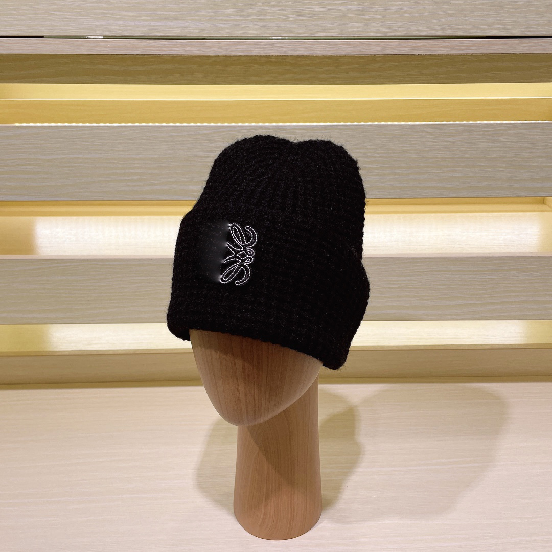 Höst- och vintermode stickad värmedesigner Beanie Hat Kvinnlig mössa utomhus semester sportbroderi casquette