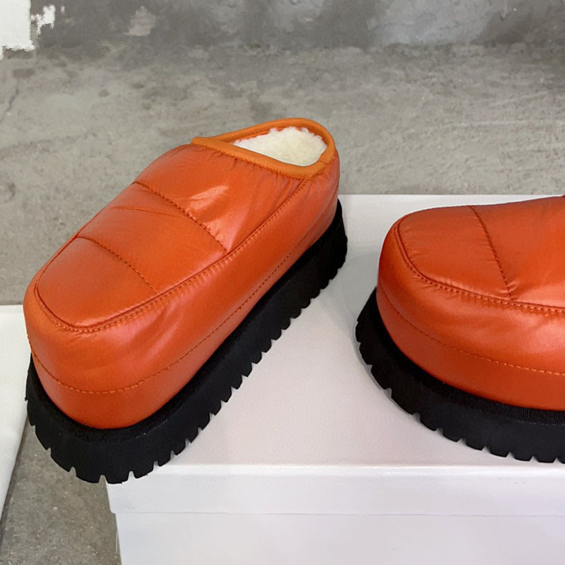 Pantofole invernali in peluche Scarpe morbide il pane Scarpe calde in pelliccia di lana Pantofole piatte con suola spessa Scarpe firmate popolari da donna