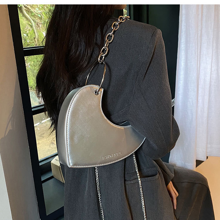 Fashion Designer Brand Women's Bag 2023 New Trend Small Chain Crossbody Bag Heart-shaped Women Shoulder Bag Party Luxury Handbag