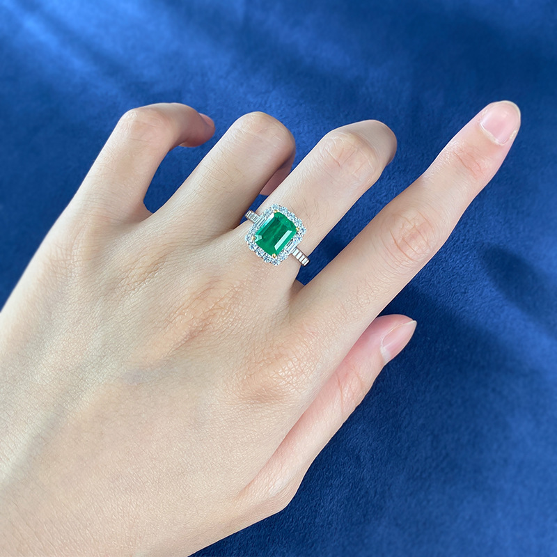 Värdefull Emerald Diamond Ring 100% Real 925 Sterling Silver Party Wedding Band Rings for Women Bridal Engagement Jewelry Gift