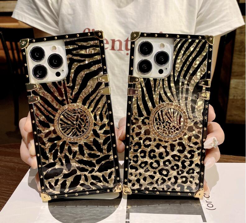 Designer classico di lusso con supporto ad anello Custodie telefoni iPhone 11 12 13 14 15 pro max Protezione piume con stampa leopardata colorata e alla moda