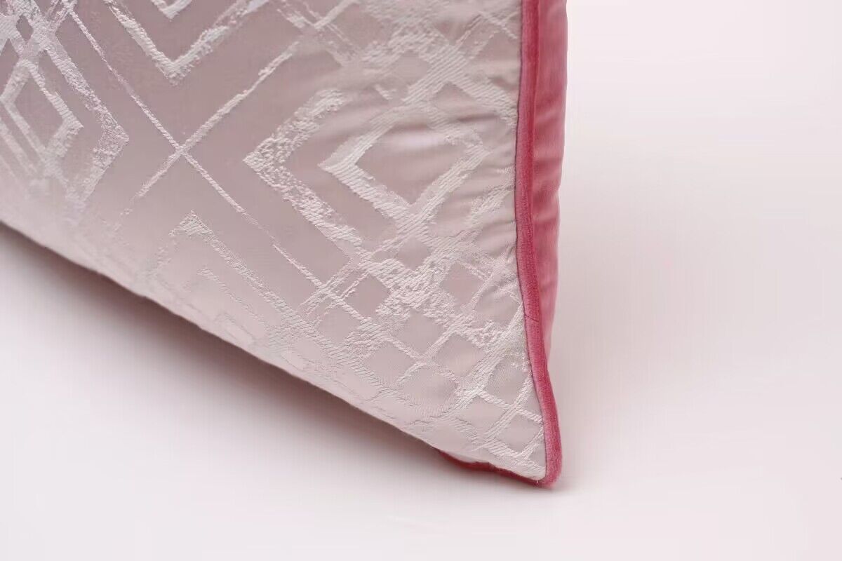 Housse de coussin rose à motif diamant taille 45 * 45 cm Taies d'oreiller décoratives Le devant est en soie et le dos est en velours