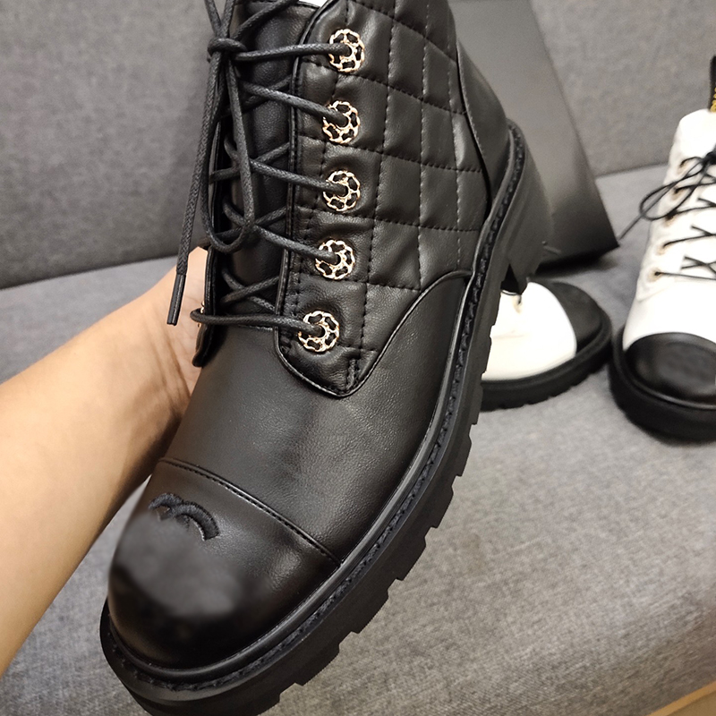 Popular inverno designer marca botas mulheres couro genuíno grosso sola padrão de diamante senhoras botas curtas dedo do pé redondo sola grossa metal até fivela cor correspondência martins