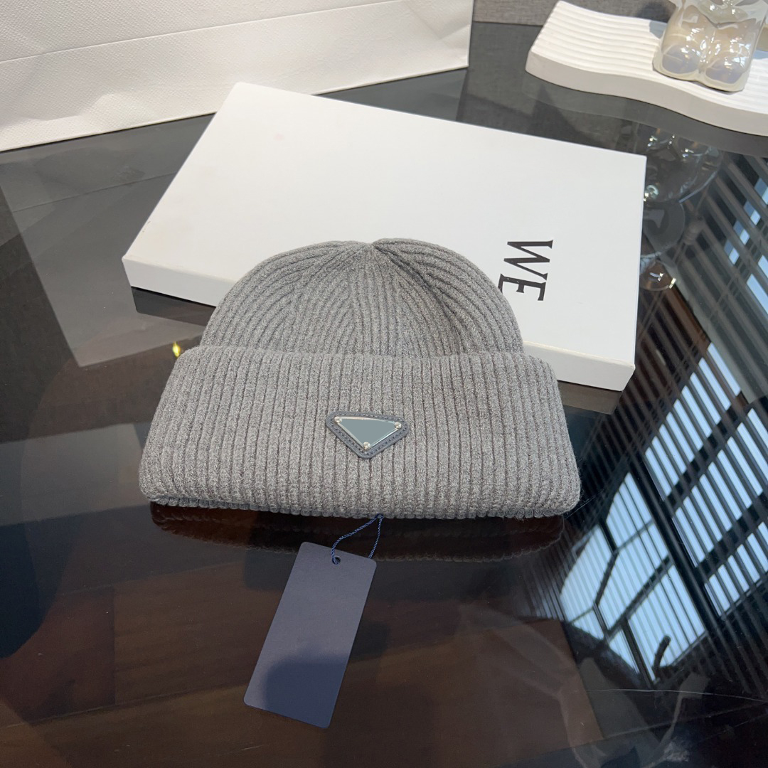 Gorro de lana de otoño e invierno tejido para hombre, estilo deportivo, gorro de diseñador, gorro para mujer, estampado de letras triangulares de caramelo para calidez, casqueta